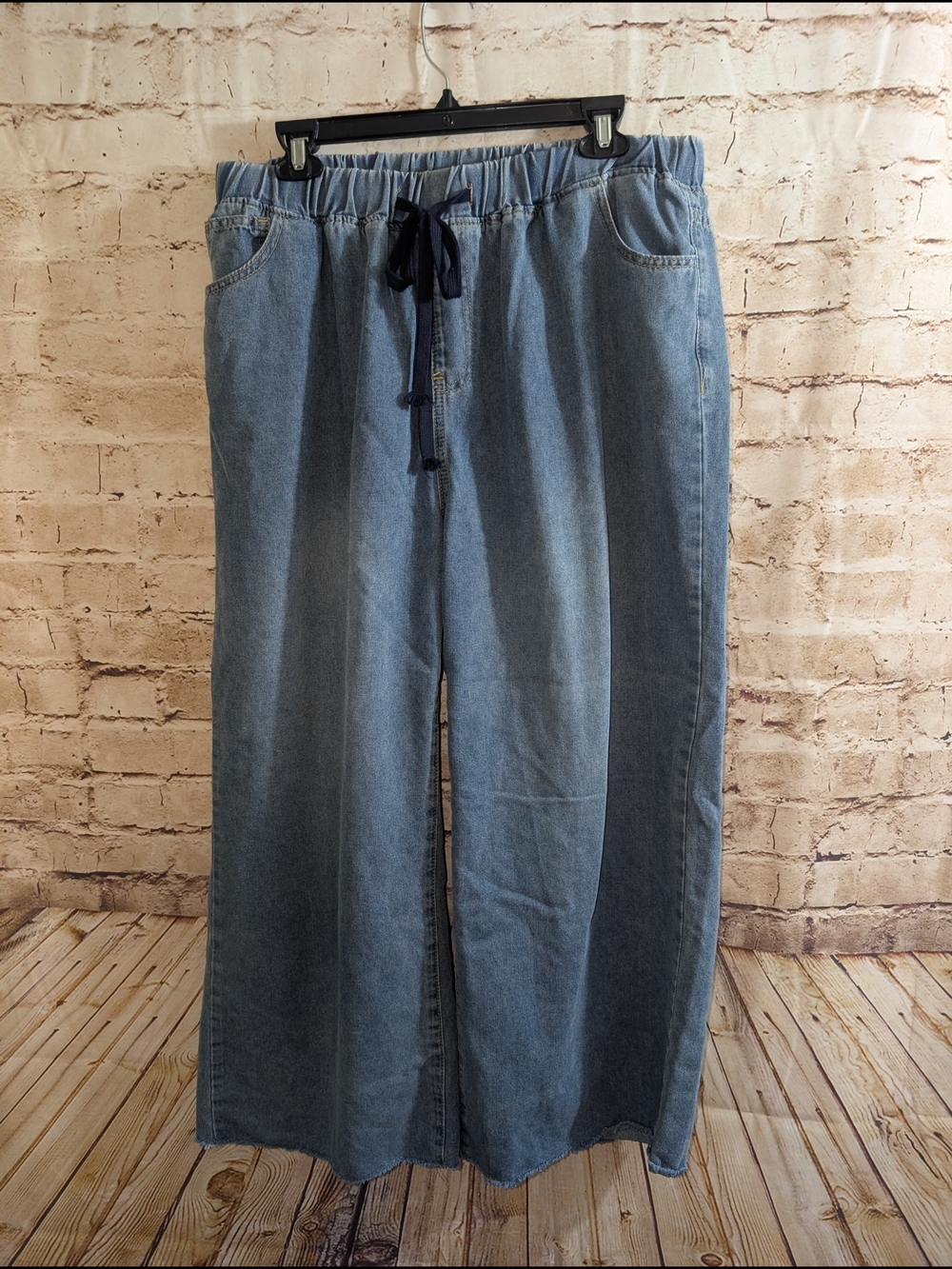 ~Shein super wide leg pull on jeansSize 1xlVery good pre-owned condition